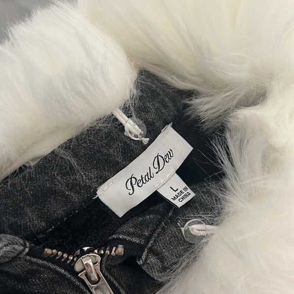 Black jacket with fur sleeve cuffs and neck - Picture 5 of 5